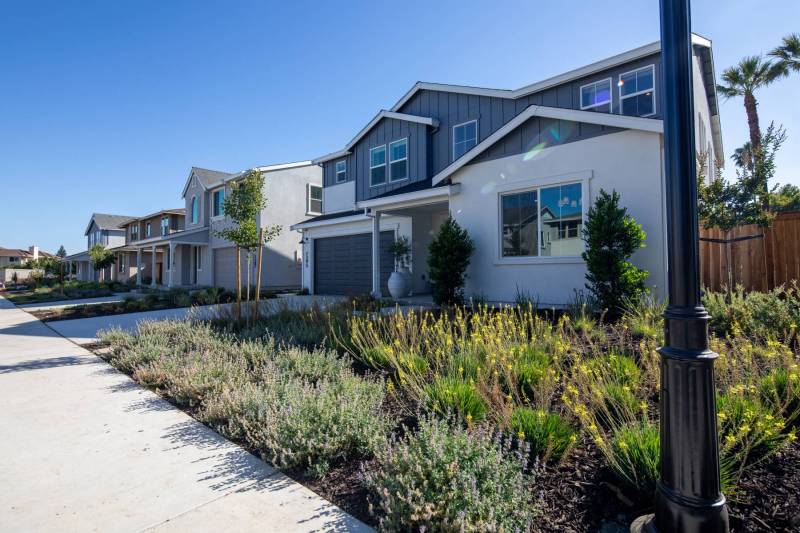 Street Scene at Heritage on 6th Street
